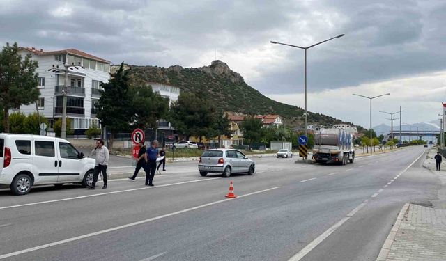 Süt kamyonuna çarpan otomobildeki 1 kişi yaralandı