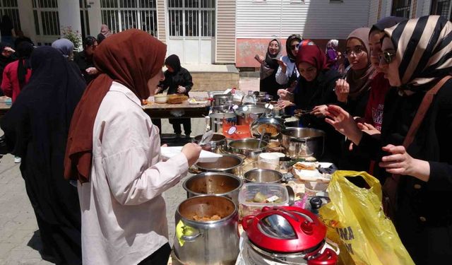 Tatvanlı öğrenciler Filistin yararına hayır kampanyası düzenledi