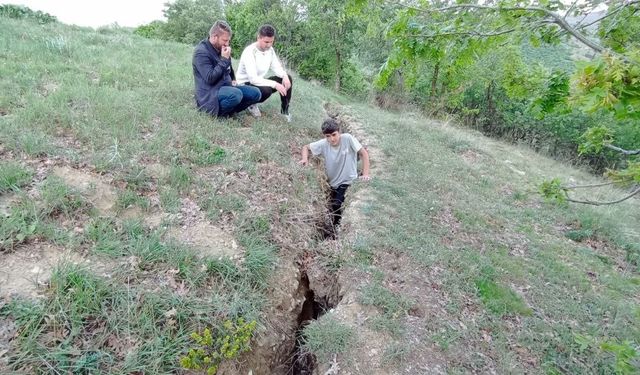 Tokat’ta deprem sonrası insan boyunda çatlaklar oluştu