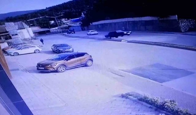 Tokat’ta virajı alamayan araç karşı şeride geçti: 2 sürücü yaralı