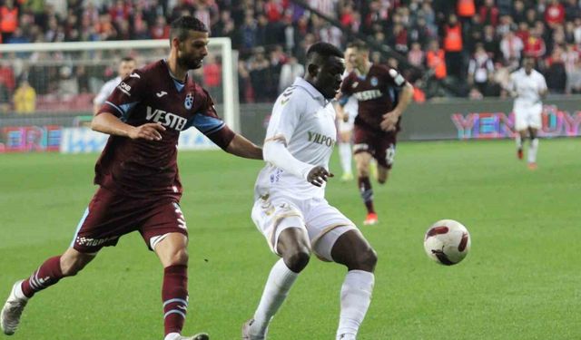 Trendyol Süper Lig: Samsunspor: 3 - Trabzonspor: 1 (İlk yarı)