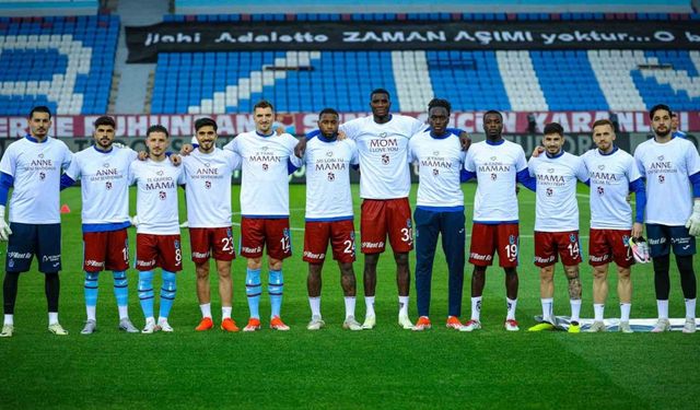 Trendyol Süper Lig: Trabzonspor: 2 - İstanbulspor: 0 (İlk yarı)