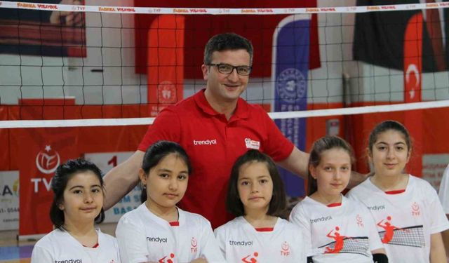 Türkiye’nin 33. Fabrika Voleybolu Gümüşhane’ye açıldı