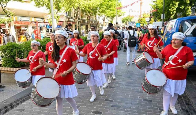 Uşak’ta engellilere farkındalık yürüyüşü gerçekleştirildi