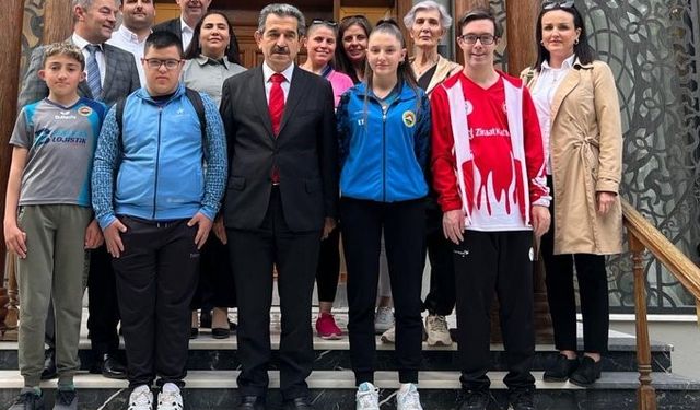 Vali Ekici başarılı sporcuları ağırladı