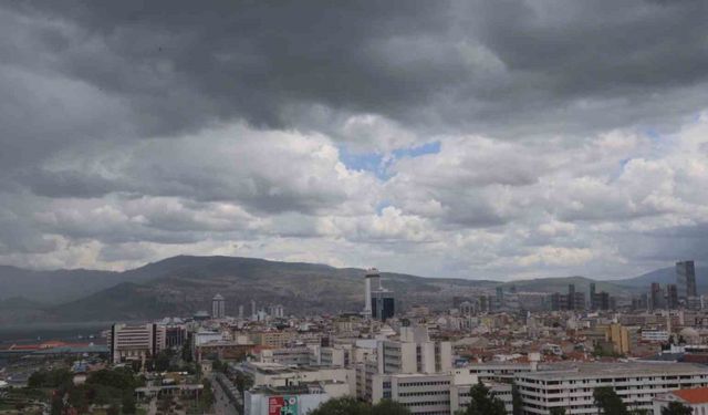 Yağmur bulutları İzmir semalarında