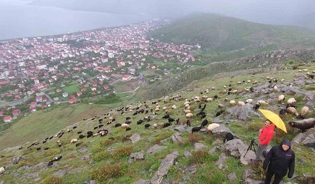 Yağmur ve dolu altında saatlerce “gökkuşağını” beklediler