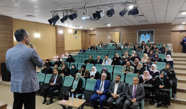 Hac Eğitim Seminerleri devam ediyor