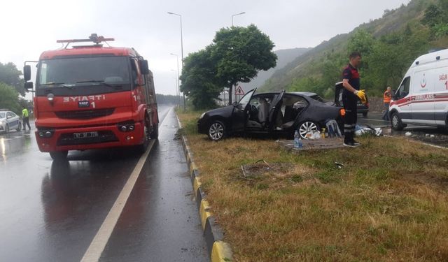 Akçakoca-Alaplı yolunda trafik kazası; 2 yaralı