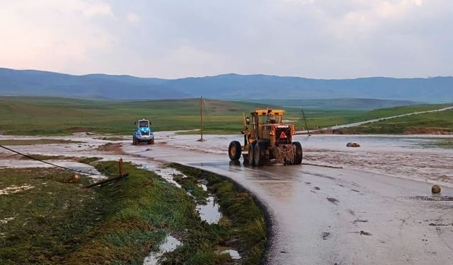 Başkale’de tarım arazileri sel suları altında kaldı