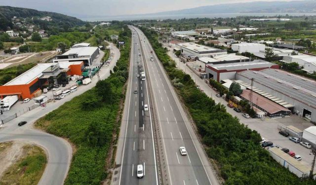 Bayram trafiğine yakalanmak istemeyenler Anadolu Otoyolu’nda akıcı yoğunluk oluşturdu