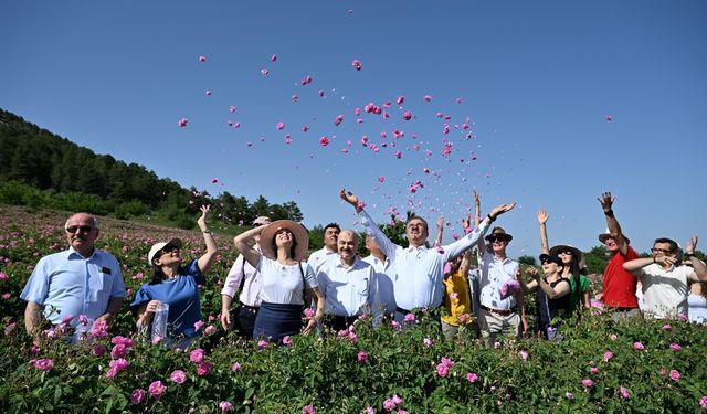 Büyükelçiler Isparta’da gülün yolculuğuna tanıklık etti