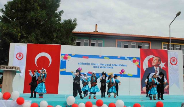 Çocuk şenliği renkli görüntülerle kutlandı