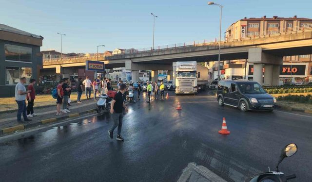 Çöp kamyonunun hidrolik yağı yola aktı: 12 motosiklet, 2 otomobil kazaya karıştı