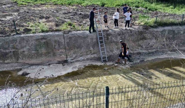 Dereye düşen çocuk ölümden döndü