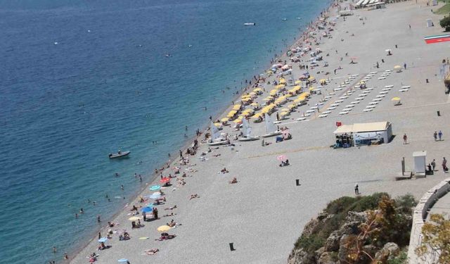 Dünyaca ünlü Konyaaltı sahilinde Haziran yoğunluğu