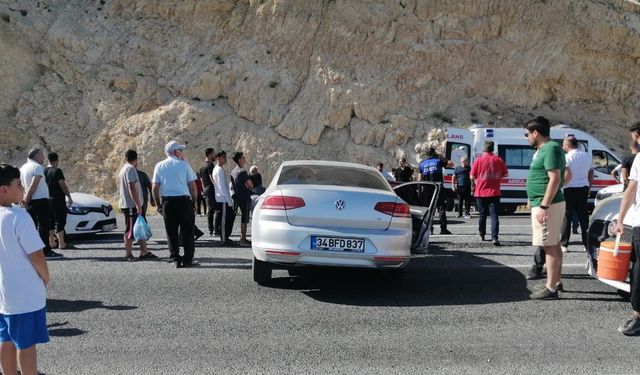 İki aracın çarpıştığı kazada AK Parti Belde Başkanı hayatını kaybetti