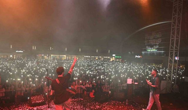 İkilem, Gül Festivali’nde Ispartalılara unutulmaz gece yaşattı