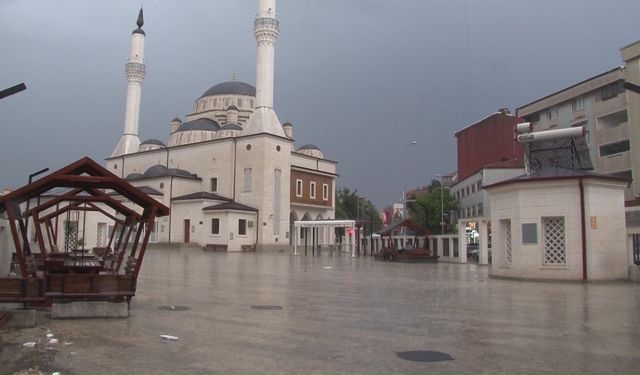 İstanbul Anadolu Yakası’nda sağanak yağış etkili oluyor