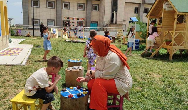 Kahramanmaraş’ta dönüştürülebilir malzemelerden açık hava sınıfı oluşturuldu