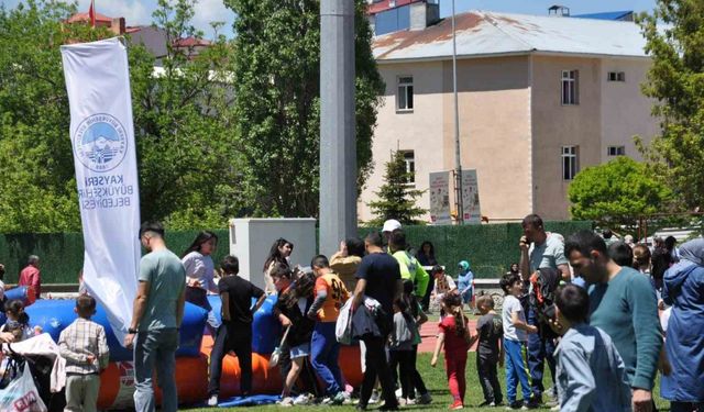 Kars’ta Çocuk Şenliği’ne yoğun ilgi