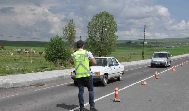 Kars’ta güvenlik ve trafik uygulamaları sürüyor