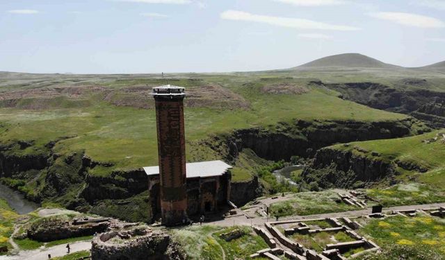 Kars’ta toprak altındaki tarih gün yüzüne çıkarılıyor