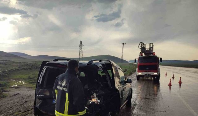 Kaygan yolda zincirleme kaza: 5 yaralı