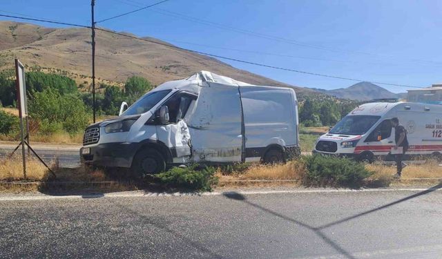 Malatya’da otobüs ile kamyonet çarpıştı, 1 yaralı