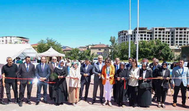 Muş’ta el emeği göz nuru ürünler sergilendi