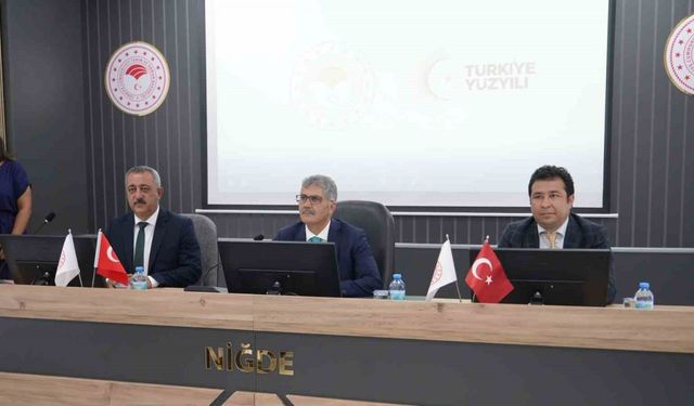 Niğde’de bireysel sulama projeleri onaylanan üreticilere temsili çekleri verildi