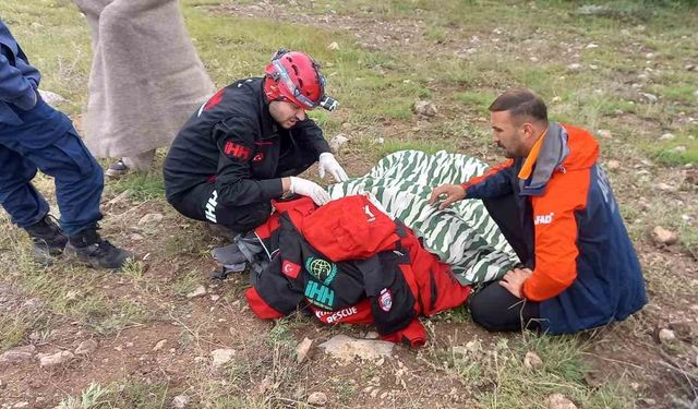 Ormanlık alanda kaybolan yaşlı kadım helikopterle kurtarıldı