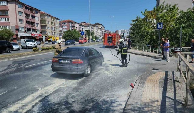 Otomobilde çıkan yangın paniğe yol açtı