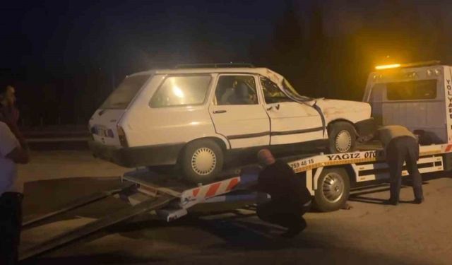 Otomobille kamyonet çarpıştı: 2 yaralı