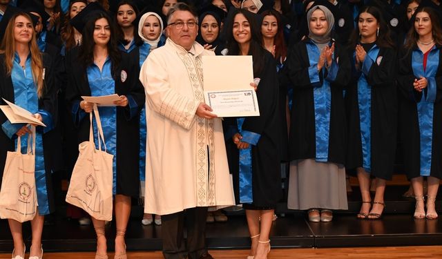 Sağlık Bilimleri Fakültesi mezunları için yemin töreni düzenlendi