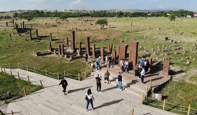 Selçuklu Mezarlığında Kurban Bayramı yoğunluğu