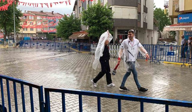 Tekirdağ’da sağanak yağış etkili oldu