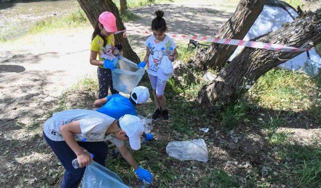 Tunceli’de 7’den 70’e çevre temizliği