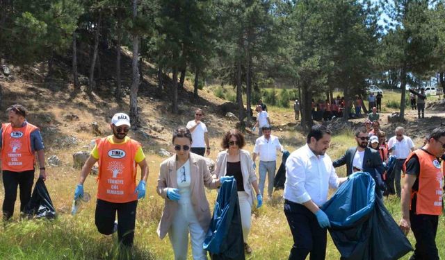 Uşak’ta Karaağaç Göledinde temizlik etkinliği yapıldı