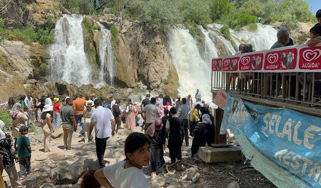 Van’ın göz kamaştıran şelalesine yoğun ilgi