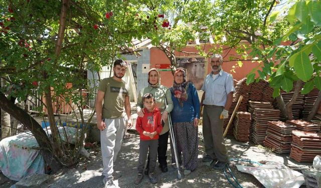 Yangında zarar gören ailenin evi onarılıyor