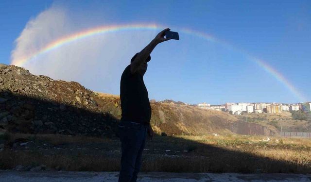 Yozgat’ta şehrin ana su boru hattı patladı, ortaya gökkuşağı çıktı