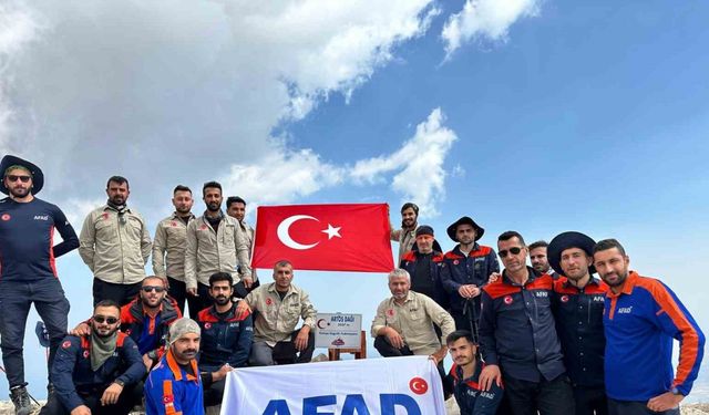 AFAD personeli 15 Temmuz şehitleri için Artos Dağı’na tırmandı