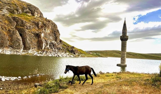 Ağrı’da sular altında kalan minarenin eşsiz güzelliği