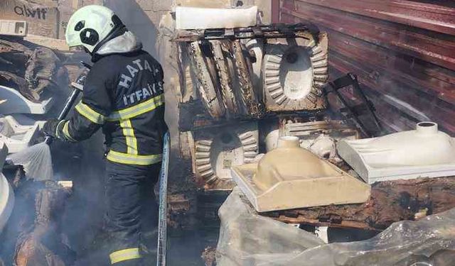 Antakya’da iş yerinde çıkan yangını büyümeden söndürüldü