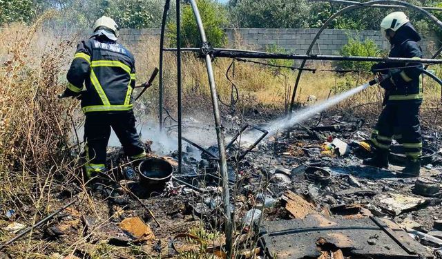 Antakya’da yanan çadır kullanılmaz hale geldi