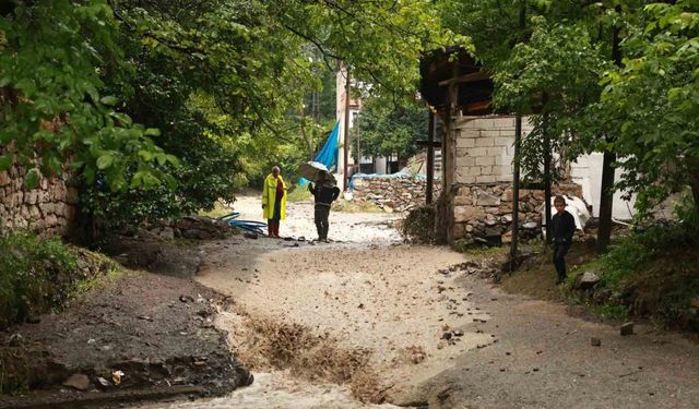 Bağbaşı’nda su baskını: Vatandaş korku içinde