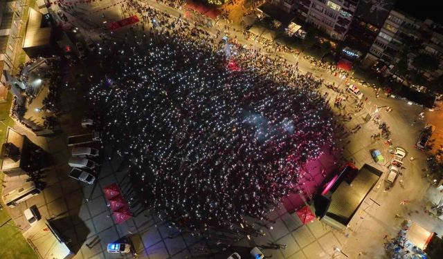 Binlerce Kocaelili milli takım için tek yürek oldu.