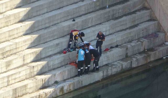 Boğulma tehlikesi geçiren genç hastaneye kaldırıldı