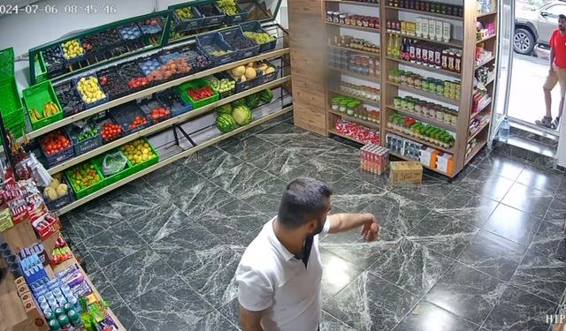 Çamur olan ayakkabısını çıkararak markete giren inşaat işçisi sosyal medyada ilgi odağı oldu